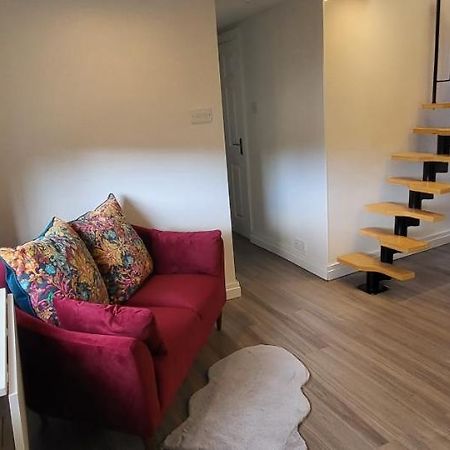 Beautiful Holiday Studio In The Heart Of Rochester Apartment Рочестър Екстериор снимка