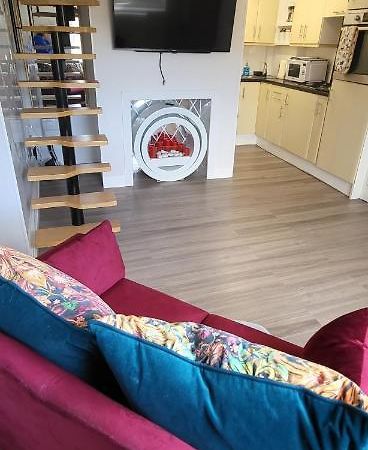 Beautiful Holiday Studio In The Heart Of Rochester Рочестър Екстериор снимка