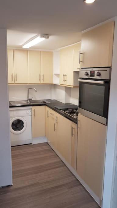 Beautiful Holiday Studio In The Heart Of Rochester Екстериор снимка